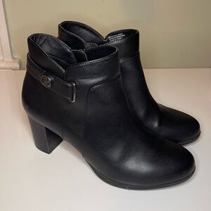 Giani Bernini Black Leather Ankle Booties with Buckle Accent